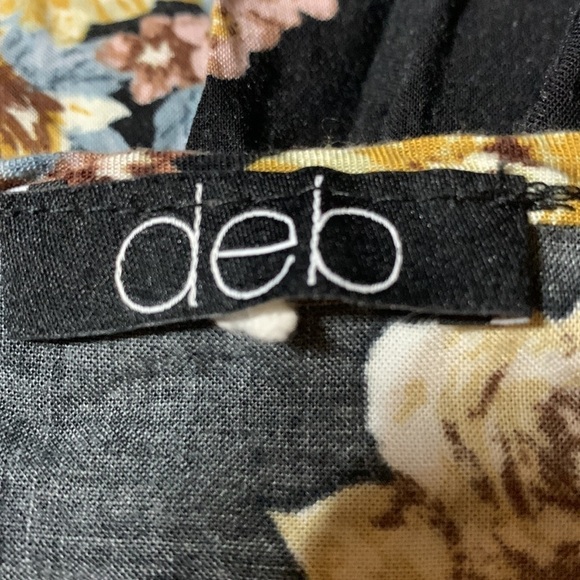 Deb brand wrap look top with flare at waist, good condition, only brand tag - XS - Picture 3 of 3